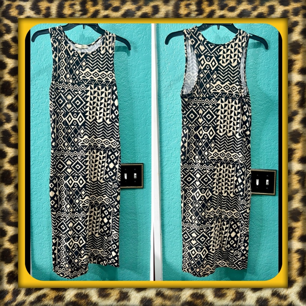 👑✅PRICE FIRM✅ Stylish Black and Tan Aztec like Geometric Midi Dress